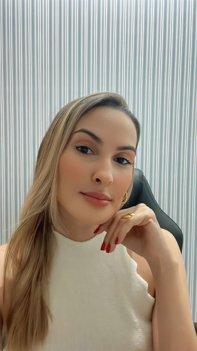 Allana Araújo, psicóloga clínica, em seu espaço de atendimento